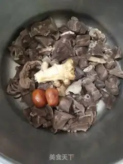Make Porky chicken claws to the king step 0