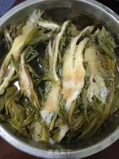 Make Porky chicken claws to the king step 1