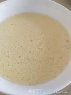 Make Tomato fried eggs step 1