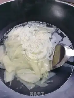 Make Pork-made potato chips step 1