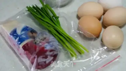 Make Bean fried eggs step 1