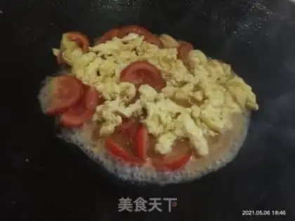 Make Tomato fried eggs step 5
