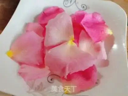 Make Rose omelet step 1