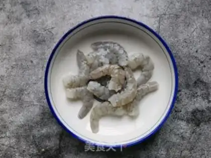 Make Garlic fans steam shrimp step 1