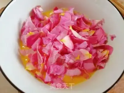 Make Rose omelet step 2