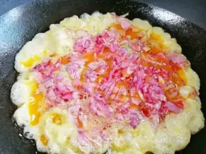 Make Rose omelet step 3
