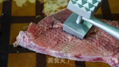 Make Black pepper beef step 1