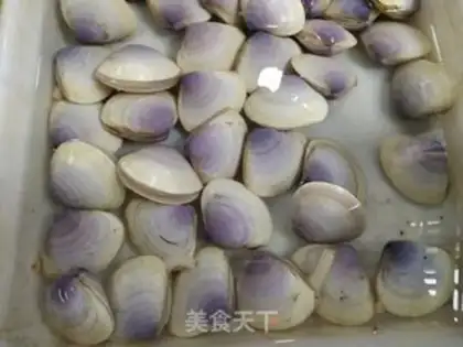 Make Yellow clam and melon soup step 0