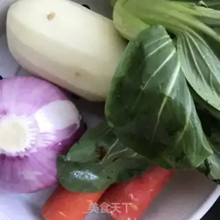 Make Onion chicken curry step 1