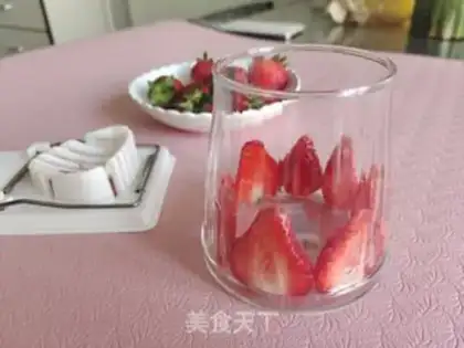 Make Strawberry Smutcher step 1