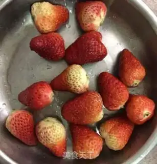 Make Strawberry sauce step 0