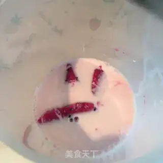 Make Banana shake of the flamingo step 3