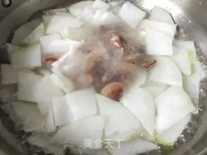 Make Yellow clam and melon soup step 8