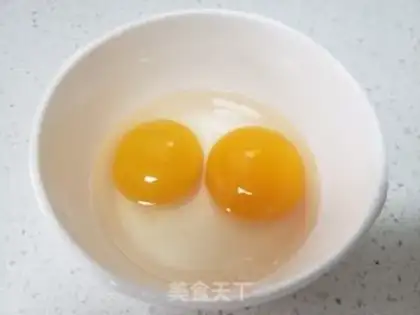 Make Garlic fried duck eggs step 1