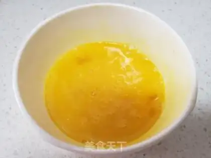 Make Garlic fried duck eggs step 2