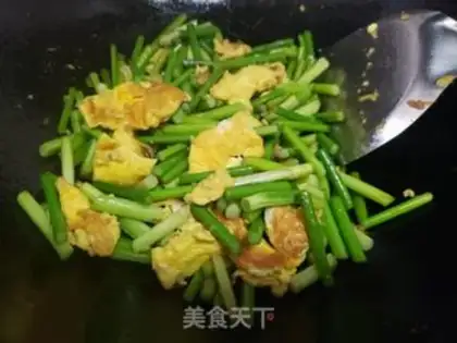 Make Garlic fried duck eggs step 4