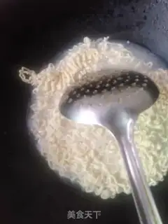 Make Garlic turkey noodles, lobster step 4