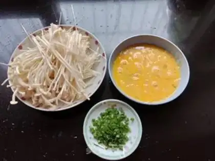 Make Golden fungus fried eggs step 0