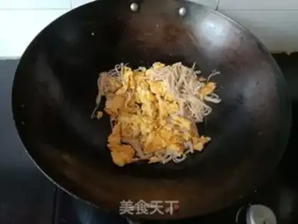 Make Golden fungus fried eggs step 3
