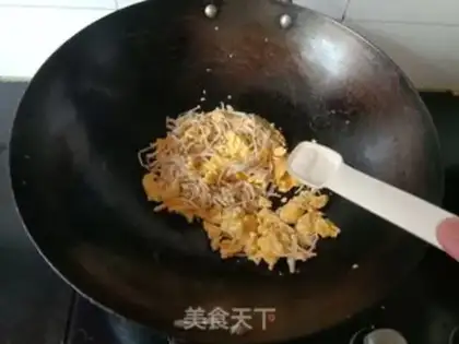 Make Golden fungus fried eggs step 4