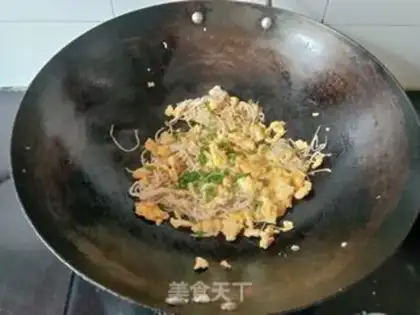 Make Golden fungus fried eggs step 5