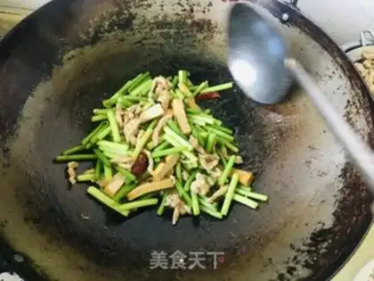 Make Garlic past oil step 5