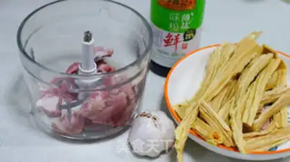 Make Garlic paste rotting bamboo step 0