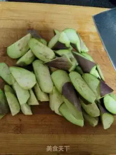 Make The salted fish burn the purple eggplant step 1