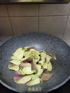 Make The salted fish burn the purple eggplant step 3