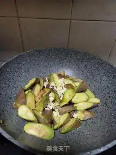 Make The salted fish burn the purple eggplant step 4