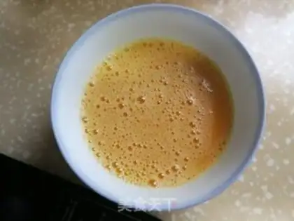 Make Onion fried eggs step 1