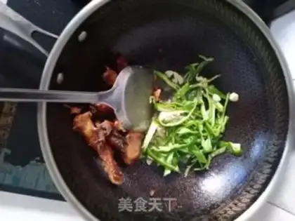 Make Pyramid fried fish step 3