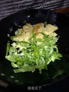Make cucumber pepper fried eggs step 4
