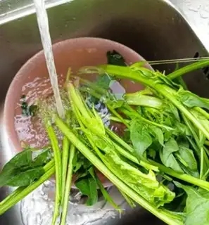 Make Bacon spinach step 1
