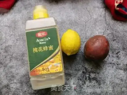 Make Bronze lemon honey water step 0