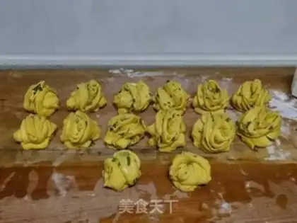 Make Pumpkin rolls step 3
