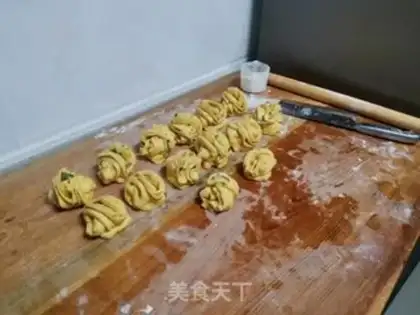 Make Pumpkin rolls step 4