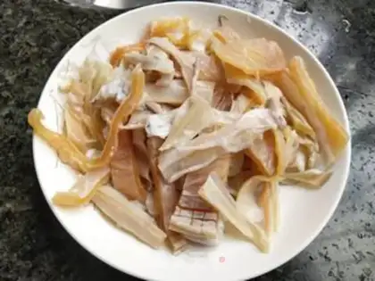 Make Onions fried fish step 1