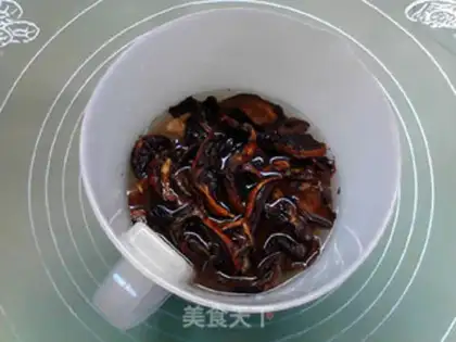 Make Soy mushrooms, black all-wheat step 1