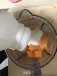 Make A papaya shake step 1