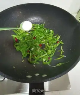 Make Pepper fried eggs step 7