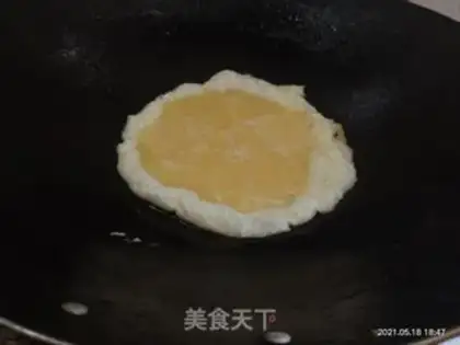 Make Tomato fried eggs step 2