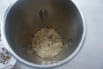 Make Qia seed oatmeal step 1
