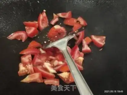 Make Tomato fried eggs step 3