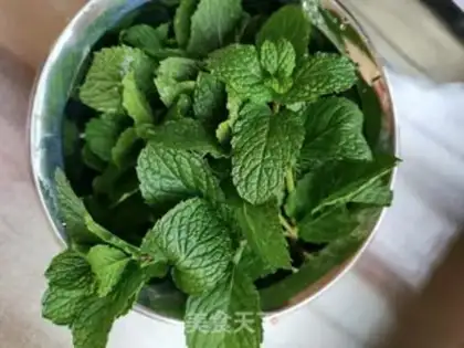 Make Mint meringue soup step 3
