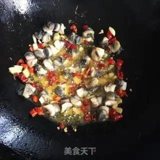Make Scrambled mackerel step 3