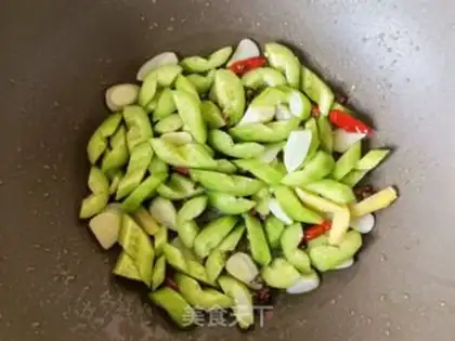 Make Eggs and cucumbers step 6