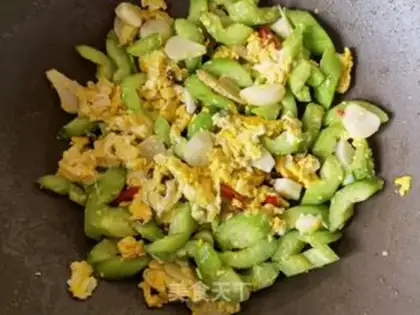 Make Eggs and cucumbers step 11