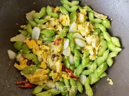 Make Eggs and cucumbers step 12