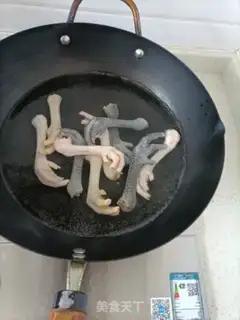 Make Chicken claw glue soup step 0